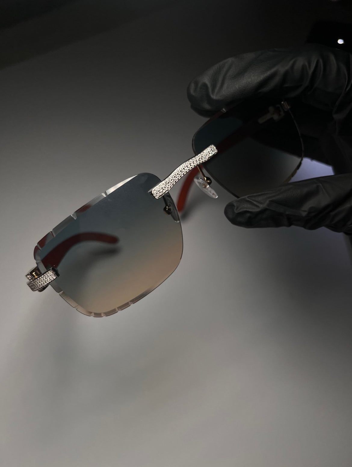 Unisex Wood Frame Moissanite Sunglasses – Luxury Men’s & Women’s Designer Glasses