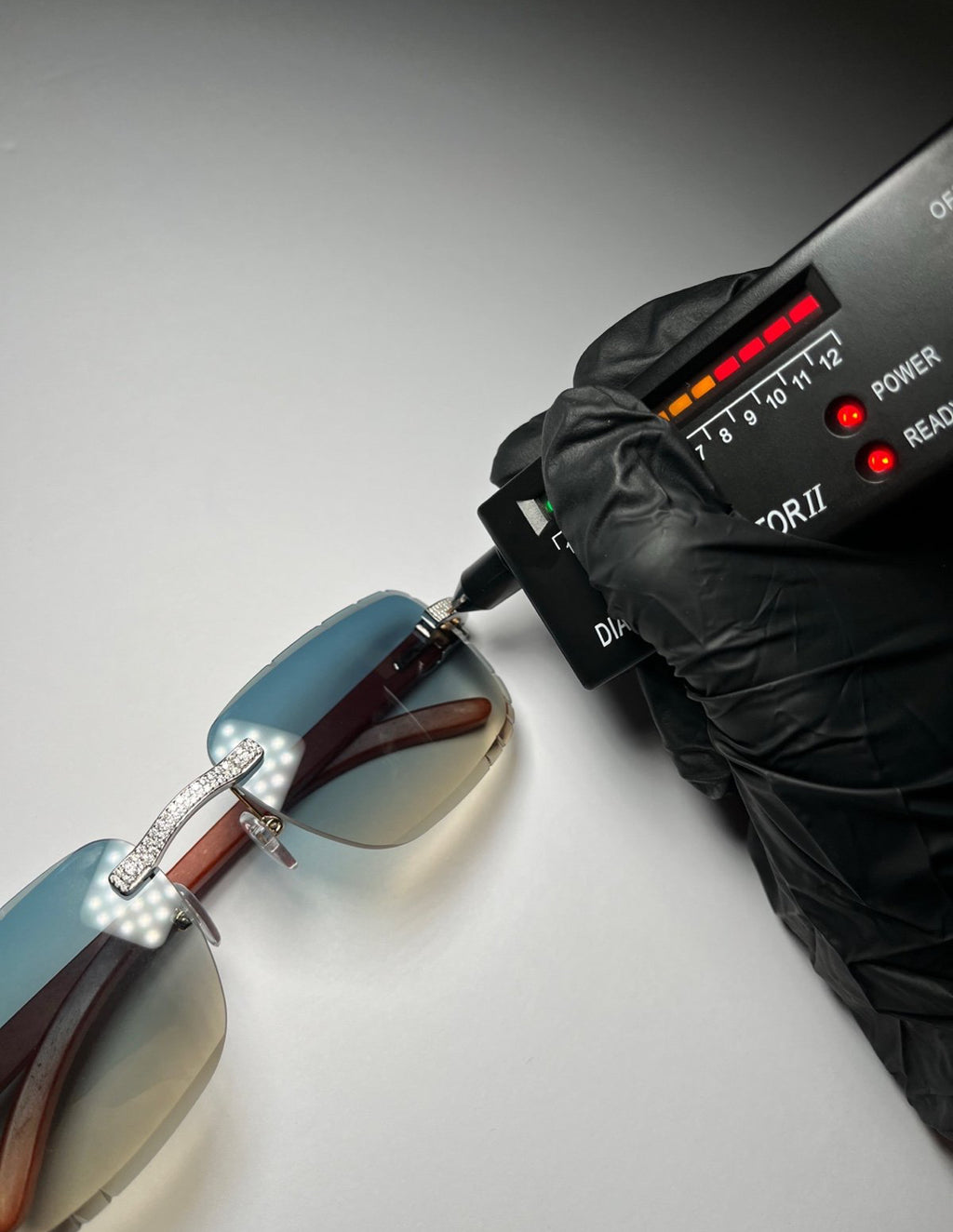 Unisex Wood Frame Moissanite Sunglasses – Luxury Men’s & Women’s Designer Glasses