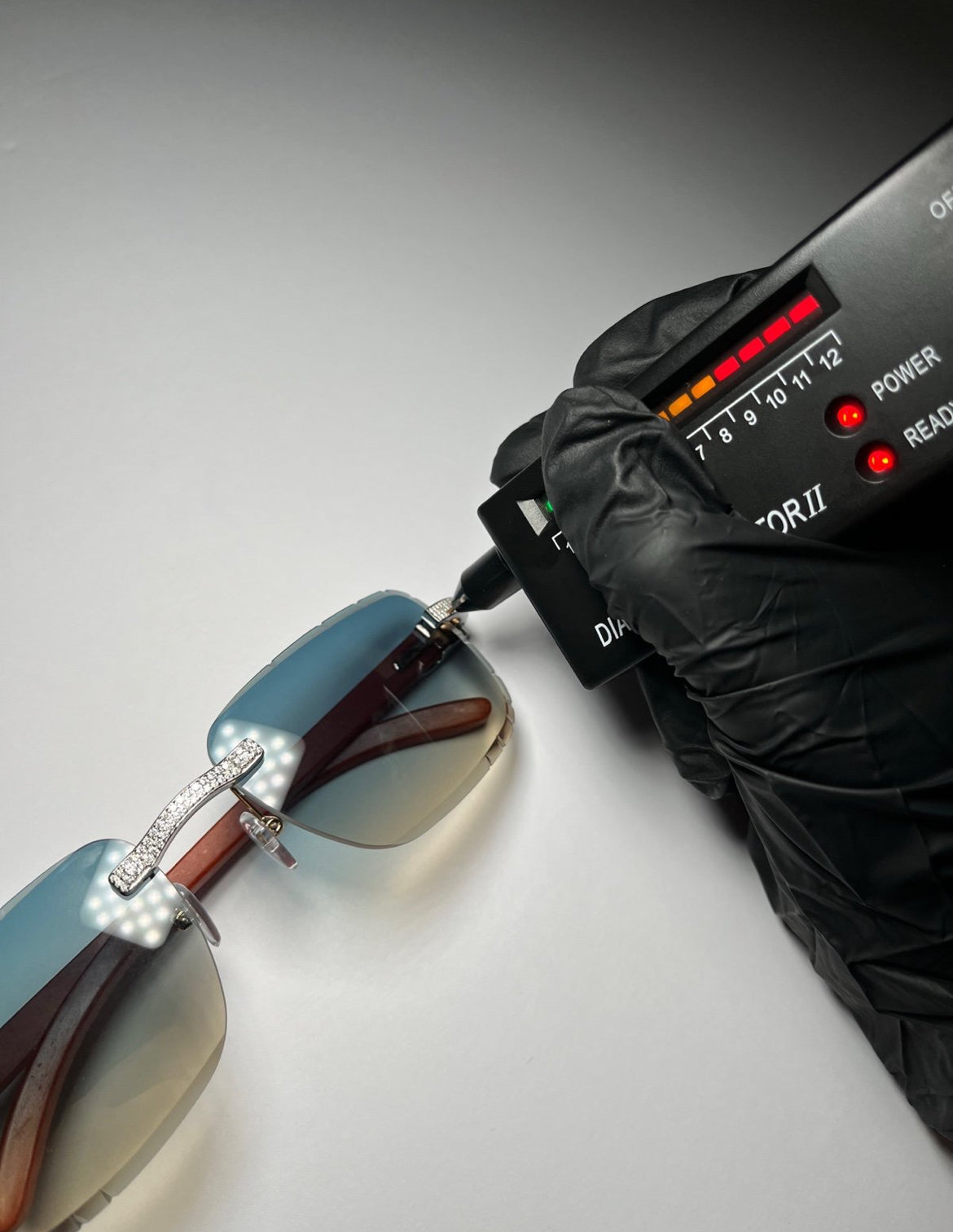 Unisex Wood Frame Moissanite Sunglasses – Luxury Men’s & Women’s Designer Glasses