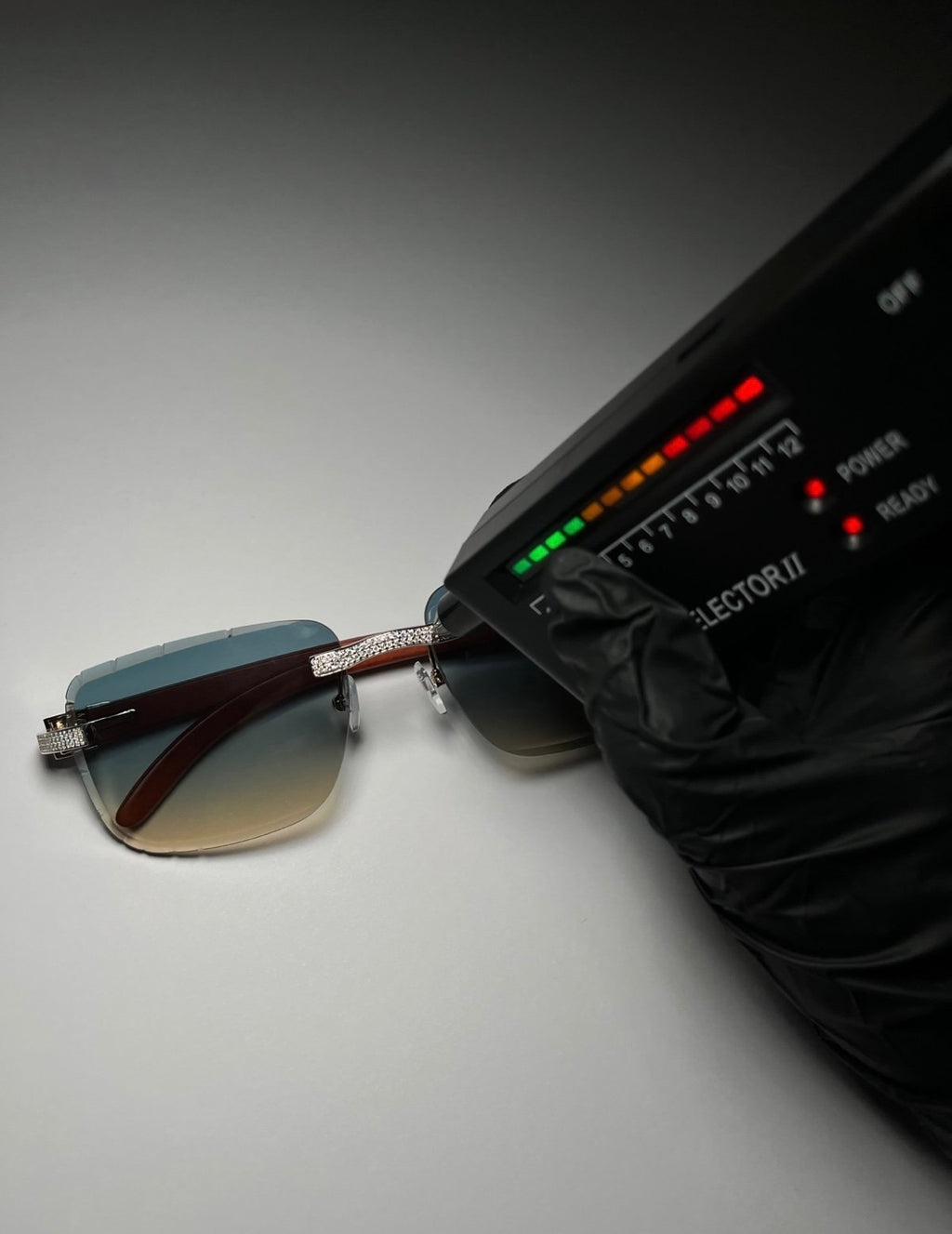 Unisex Wood Frame Moissanite Sunglasses – Luxury Men’s & Women’s Designer Glasses