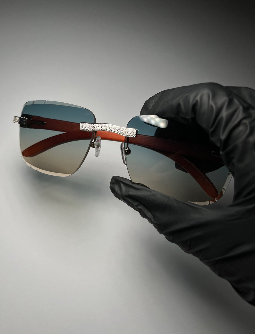 Unisex Wood Frame Moissanite Sunglasses – Luxury Men’s & Women’s Designer Glasses