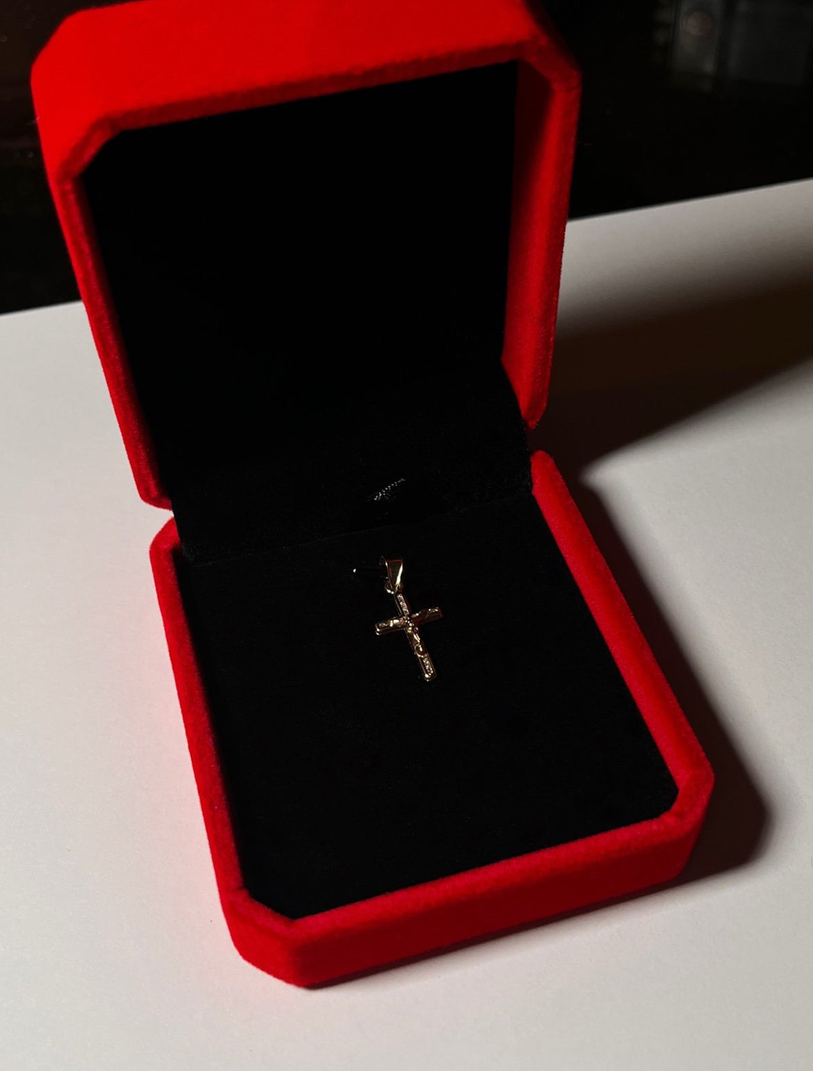 10K Gold Jesus Piece Necklace Pendant for Men & Women – Cross Hip Hop Jewelry, Religious Chain, Cuban Link Necklace